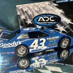#43 Bobby Labonte 2005 Goodys Dirt Late Model 124 Diecast