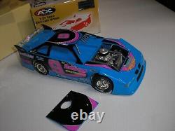 ADC 1/24 Billy Drake 2004 Outlaw #9 Mastersbilt Late Model Dirt Car D204G053